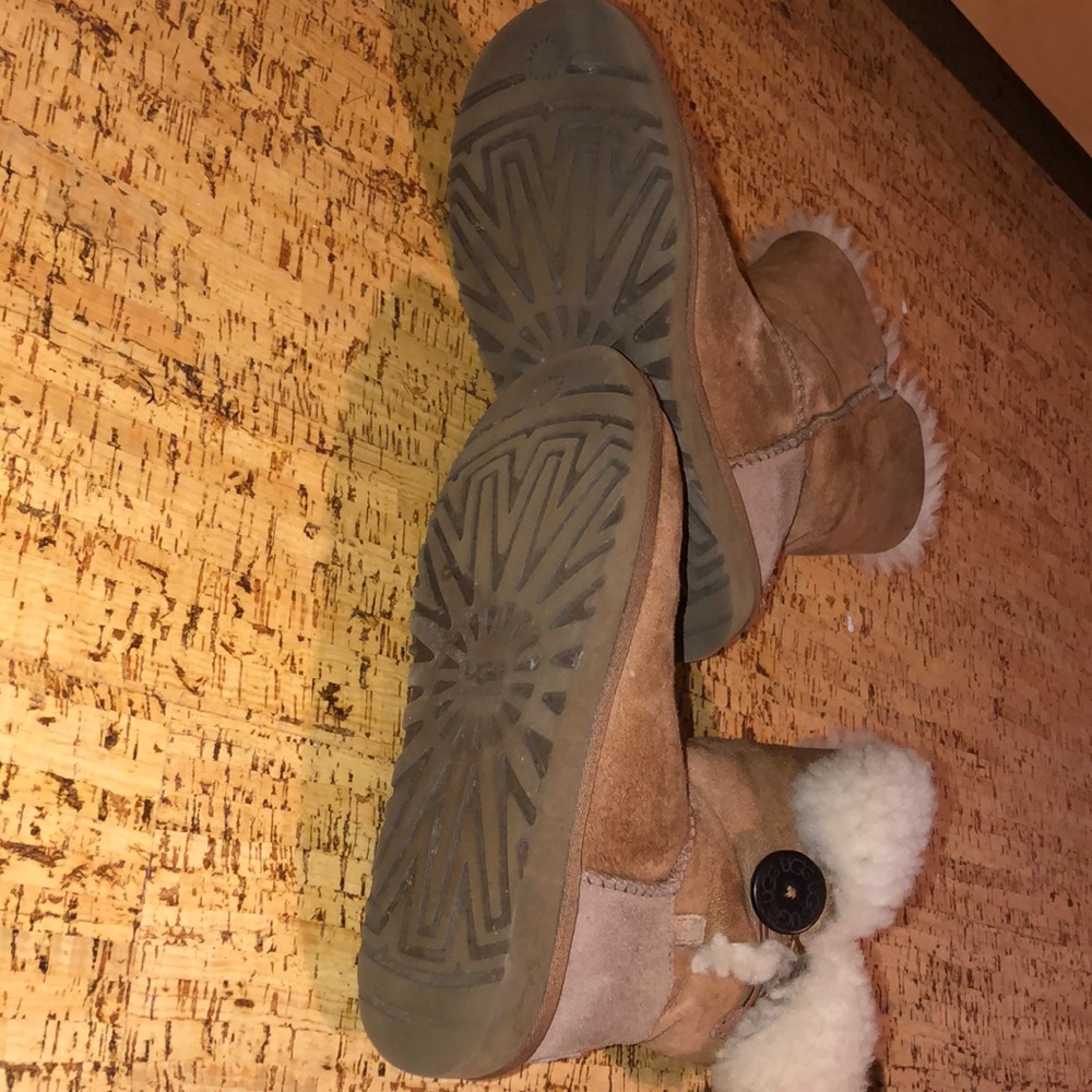Ugg Camel Color Size 7 - image 4
